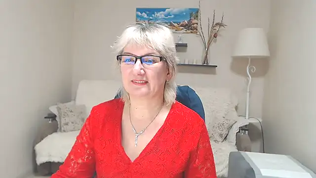 Snapshot of FleurMays chatting on 02/18/25, 07:32 FleurMays online show from 02/18/25, 07:32
