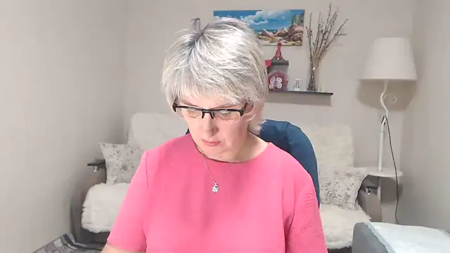 Snapshot of FleurMays chatting on 10/25/25, 04:53 FleurMays online show from 10/25/25, 04:53