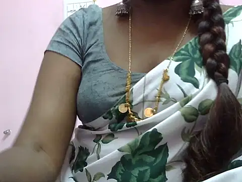 Snapshot of Hot_akshara chatting on 12/15/25, 02:32 Hot akshara online show from 12/15/25, 02:32