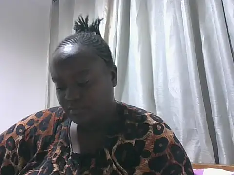 Snapshot of Hotwife8 chatting on 09/25/25, 03:38 Hotwife8 online show from 09/25/25, 03:38