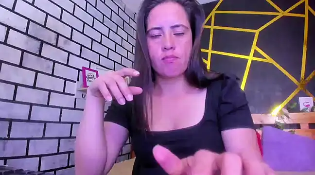 kathina giraldo online show from 12/13/24, 04:16