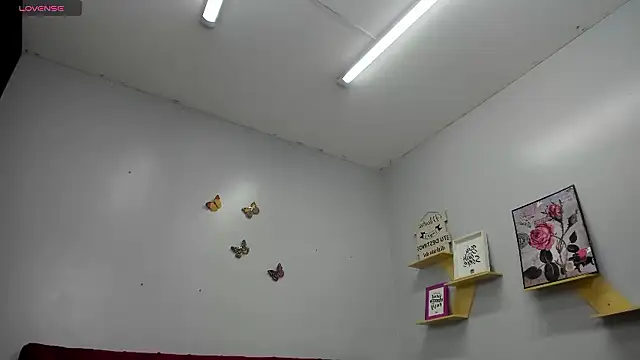 Snapshot of kathina_giraldo chatting on 10/17/25, 12:41 kathina giraldo online show from 10/17/25, 12:41