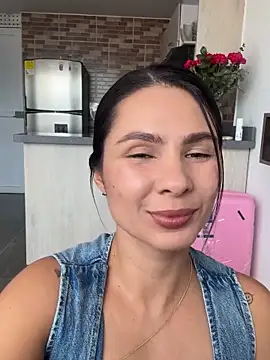 Snapshot of SofiaG_ chatting on 11/10/25, 07:57 SofiaG online show from 11/10/25, 07:57