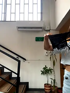 Snapshot of SofiaG_ chatting on 11/28/25, 08:22 SofiaG online show from 11/28/25, 08:22