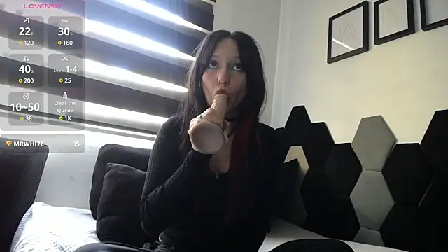 Maki Zein online show from 01/13/25, 02:53