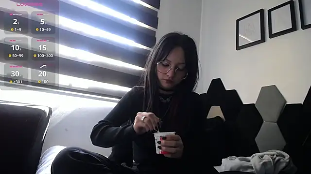 Maki Zein online show from 01/14/25, 02:22