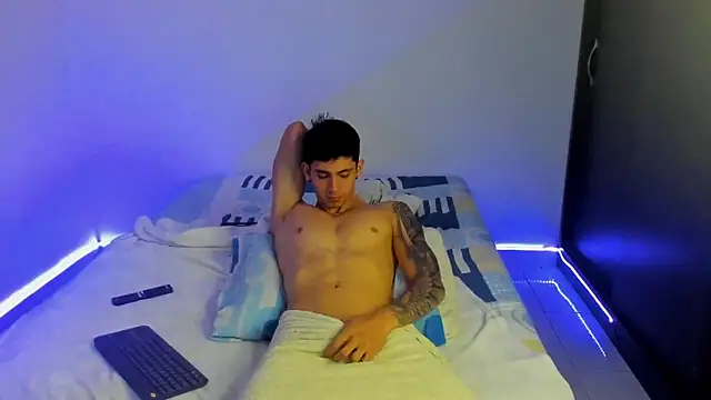 OliverBennet online show from 01/15/25, 01:02