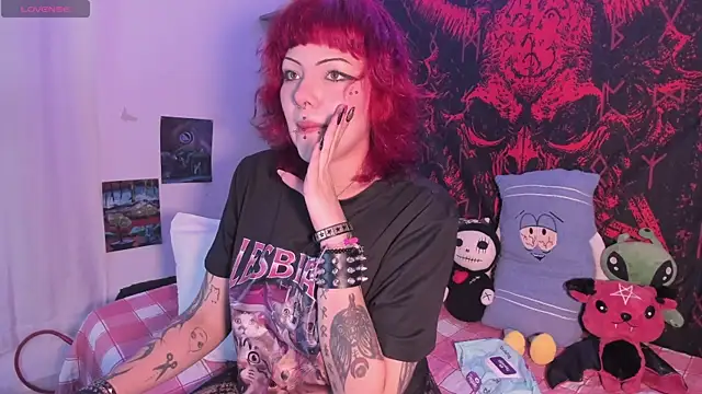 Sarah-Stoner online show from 04/25/26, 01:41