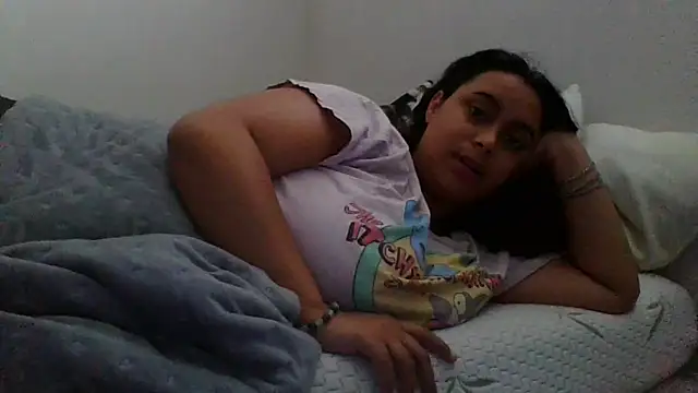 cinnaminnie online show from 10/18/25, 03:35