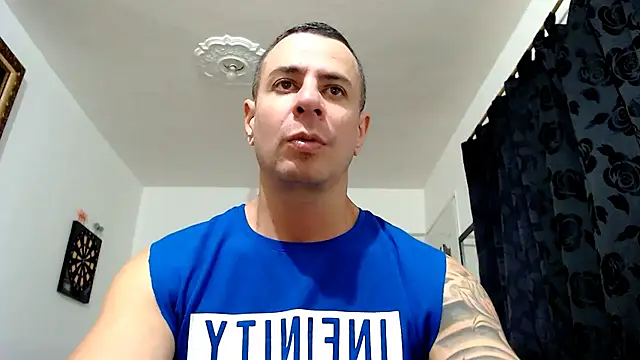 Snapshot of nicolay_74 chatting on 11/14/25, 11:46 nicolay 74 online show from 11/14/25, 11:46