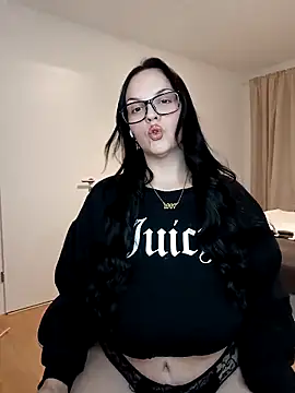 Snapshot of Jujuicy_97 chatting on 10/07/25, 05:21 Jujuicy 97 online show from 10/07/25, 05:21