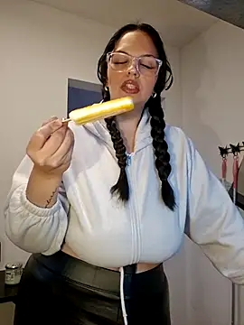 Snapshot of Jujuicy_97 chatting on 10/29/25, 10:06 Jujuicy 97 online show from 10/29/25, 10:06