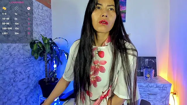 natashaanurak online show from 09/15/25, 04:29