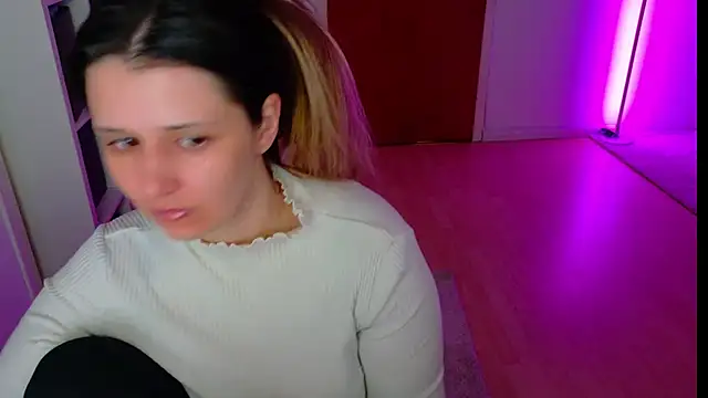 Snapshot of jenna-sxy19 chatting on 09/26/25, 10:30 jenna-sxy19 online show from 09/26/25, 10:30