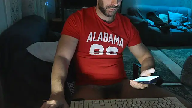 Snapshot of TebaldHot chatting on 11/06/25, 08:43 TebaldHot online show from 11/06/25, 08:43