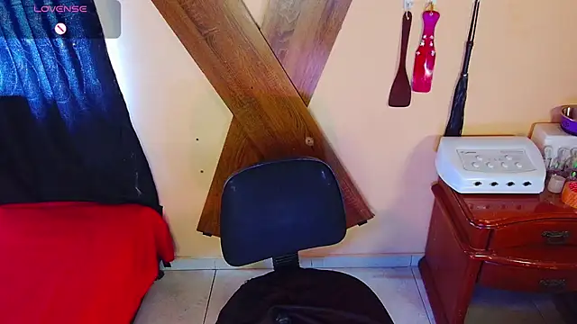 Snapshot of bdsmsubdirty chatting on 10/27/25, 08:57 bdsmsubdirty online show from 10/27/25, 08:57