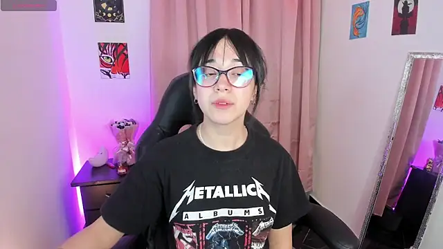 Snapshot of indra_cam chatting on 09/24/25, 03:54 indra cam online show from 09/24/25, 03:54