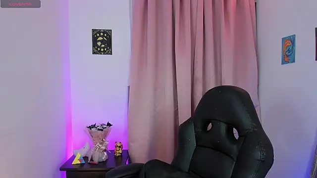 Snapshot of indra_cam chatting on 10/15/25, 03:06 indra cam online show from 10/15/25, 03:06