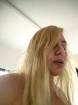 Snapshot of EvaBellucci_ chatting on 11/06/25, 11:55 EvaBellucci online show from 11/06/25, 11:55