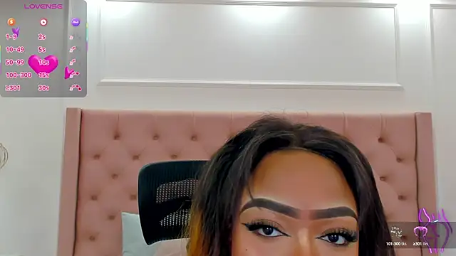 Snapshot of mia_schwarz chatting on 09/13/25, 04:29 mia schwarz online show from 09/13/25, 04:29