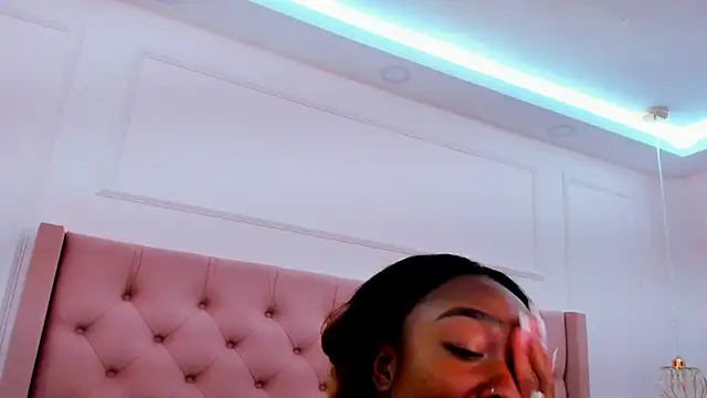 Snapshot of mia_schwarz chatting on 09/17/25, 09:27 mia schwarz online show from 09/17/25, 09:27