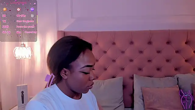 Snapshot of mia_schwarz chatting on 09/19/25, 10:10 mia schwarz online show from 09/19/25, 10:10