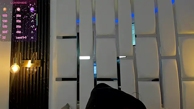 Snapshot of mia_schwarz chatting on 10/06/25, 01:30 mia schwarz online show from 10/06/25, 01:30