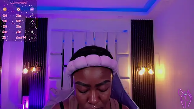 Snapshot of mia_schwarz chatting on 10/18/25, 07:58 mia schwarz online show from 10/18/25, 07:58