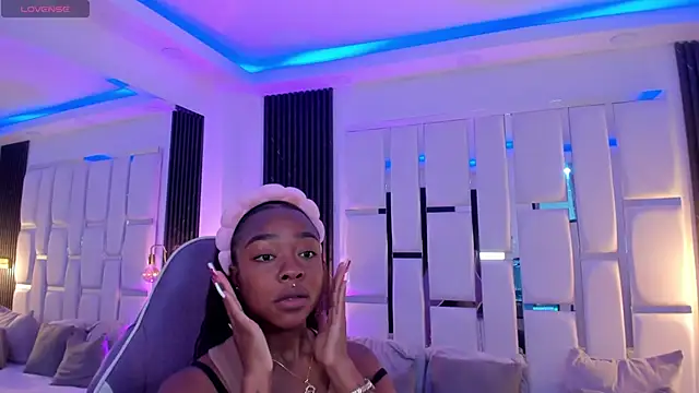 Snapshot of mia_schwarz chatting on 11/12/25, 10:09 mia schwarz online show from 11/12/25, 10:09