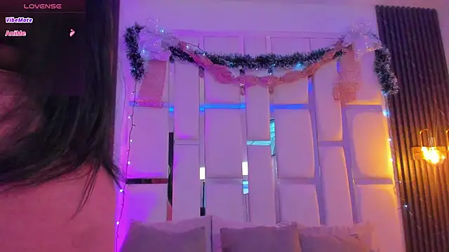 Snapshot of mia_schwarz chatting on 12/04/25, 09:01 mia schwarz online show from 12/04/25, 09:01