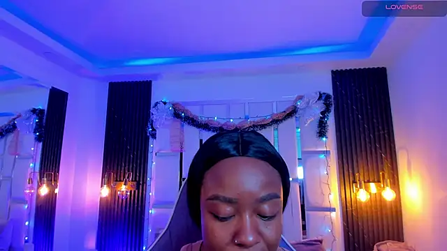 Snapshot of mia_schwarz chatting on 12/15/25, 10:03 mia schwarz online show from 12/15/25, 10:03