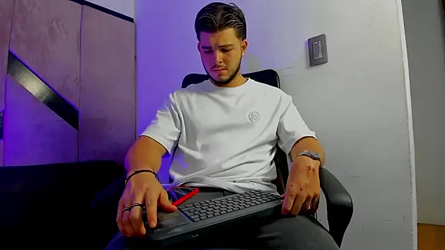 danielclarton1 online show from 09/13/25, 12:21