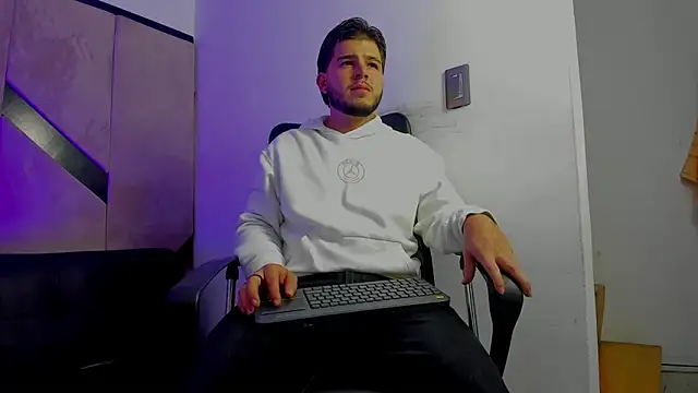 danielclarton1 online show from 10/21/25, 05:41