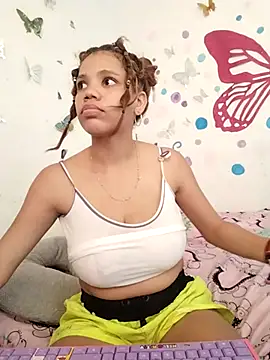 Snapshot of 1CANDYLOVE chatting on 03/05/25, 06:23 1CANDYLOVE online show from 03/05/25, 06:23