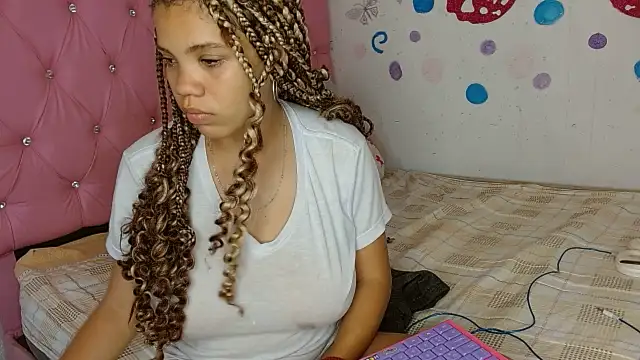 Snapshot of 1CANDYLOVE chatting on 03/14/25, 08:49 1CANDYLOVE online show from 03/14/25, 08:49