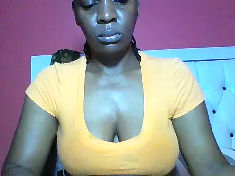 Snapshot of Sweet-piie chatting on 11/02/25, 04:48 Sweet-piie online show from 11/02/25, 04:48