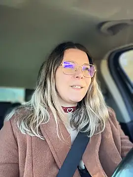 Snapshot of EmyLana chatting on 02/04/25, 02:10 EmyLana online show from 02/04/25, 02:10