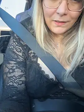 Snapshot of EmyLana chatting on 02/15/25, 10:33 EmyLana online show from 02/15/25, 10:33