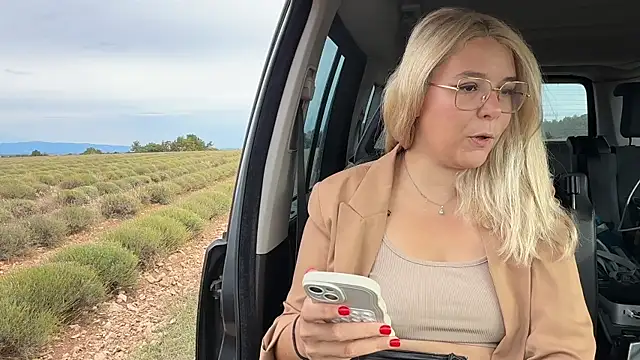 Snapshot of EmyLana chatting on 09/13/25, 07:41 EmyLana online show from 09/13/25, 07:41