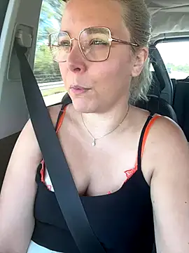 Snapshot of EmyLana chatting on 09/18/25, 08:27 EmyLana online show from 09/18/25, 08:27