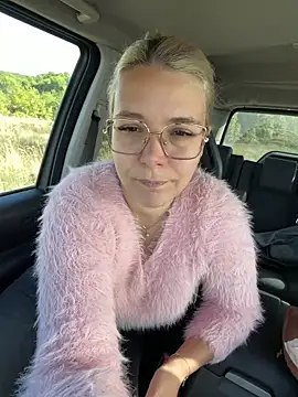 Snapshot of EmyLana chatting on 09/27/25, 08:30 EmyLana online show from 09/27/25, 08:30