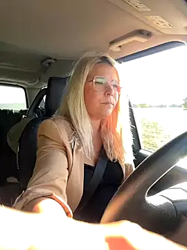 Snapshot of EmyLana chatting on 10/11/25, 03:21 EmyLana online show from 10/11/25, 03:21