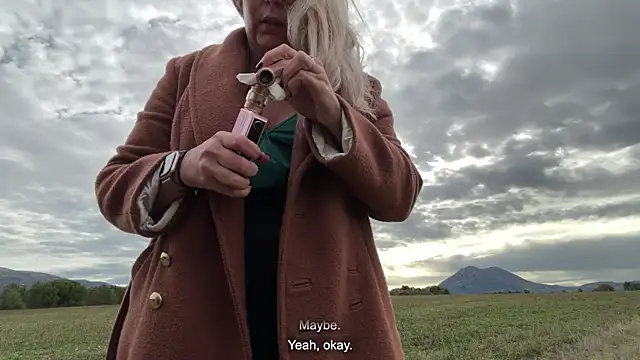 Snapshot of EmyLana chatting on 10/25/25, 08:22 EmyLana online show from 10/25/25, 08:22