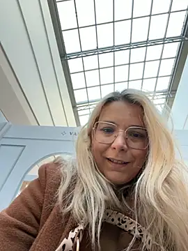 Snapshot of EmyLana chatting on 10/30/25, 08:49 EmyLana online show from 10/30/25, 08:49