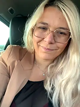 Snapshot of EmyLana chatting on 11/05/25, 06:24 EmyLana online show from 11/05/25, 06:24