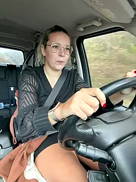 Snapshot of EmyLana chatting on 11/15/25, 07:49 EmyLana online show from 11/15/25, 07:49