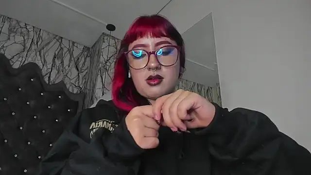 larissa01  online show from 12/31/24, 11:42