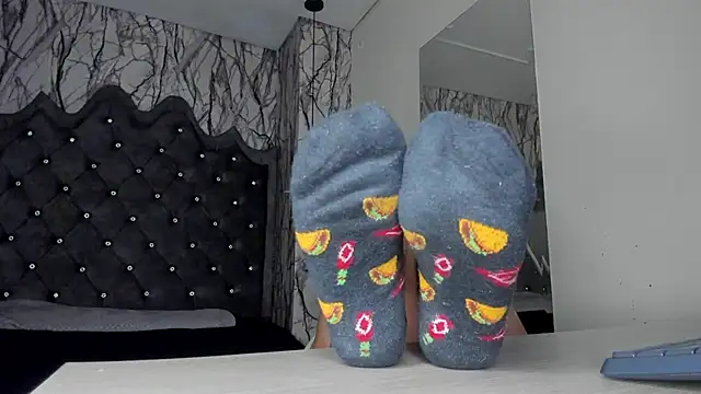 larissa01  online show from 01/09/25, 06:06