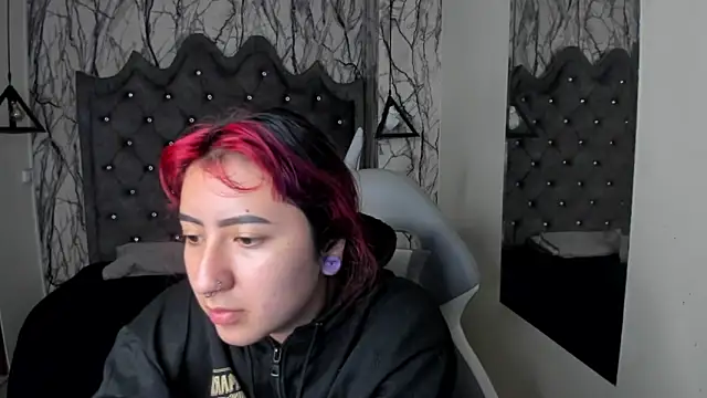 larissa01  online show from 01/10/25, 02:57
