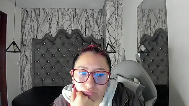 larissa01  online show from 01/11/25, 02:30